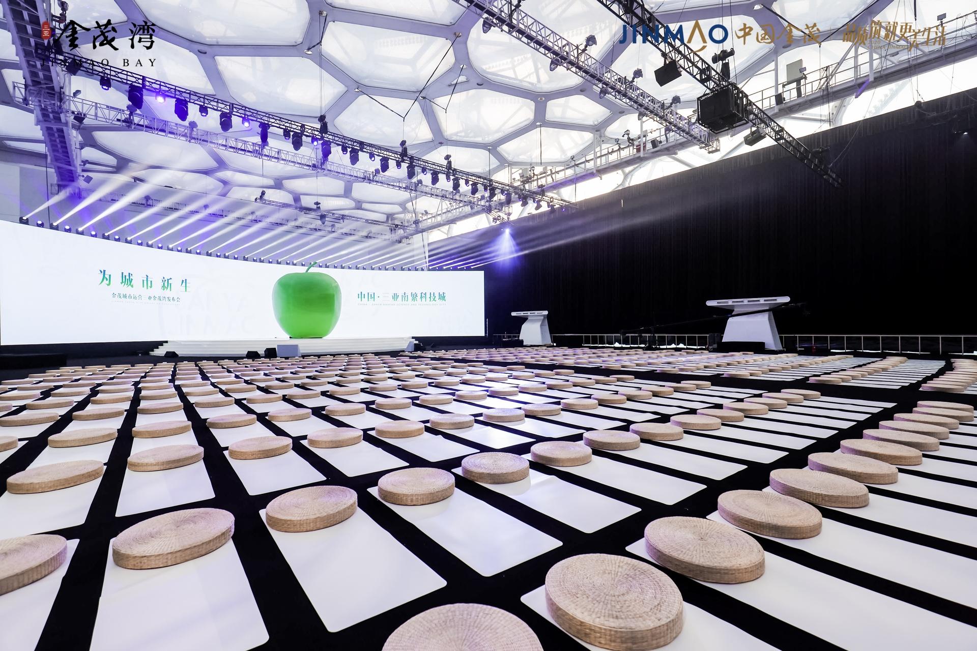 三亚金茂湾发布会活动策划了一颗高达6米的巨型青苹果