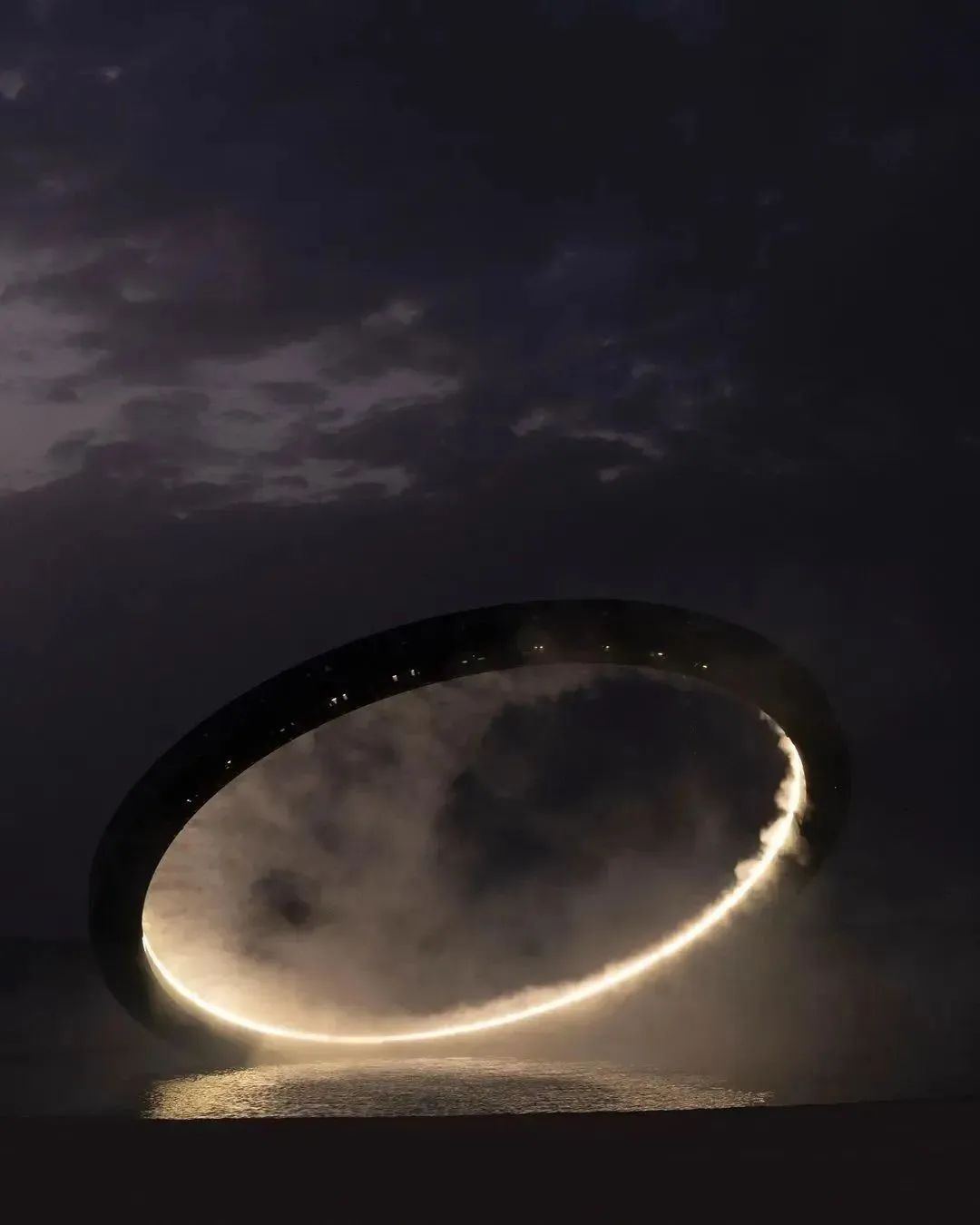 Saint Laurent2023春夏男裝发布会活动策划的《沙漠之环》装置酷呆了