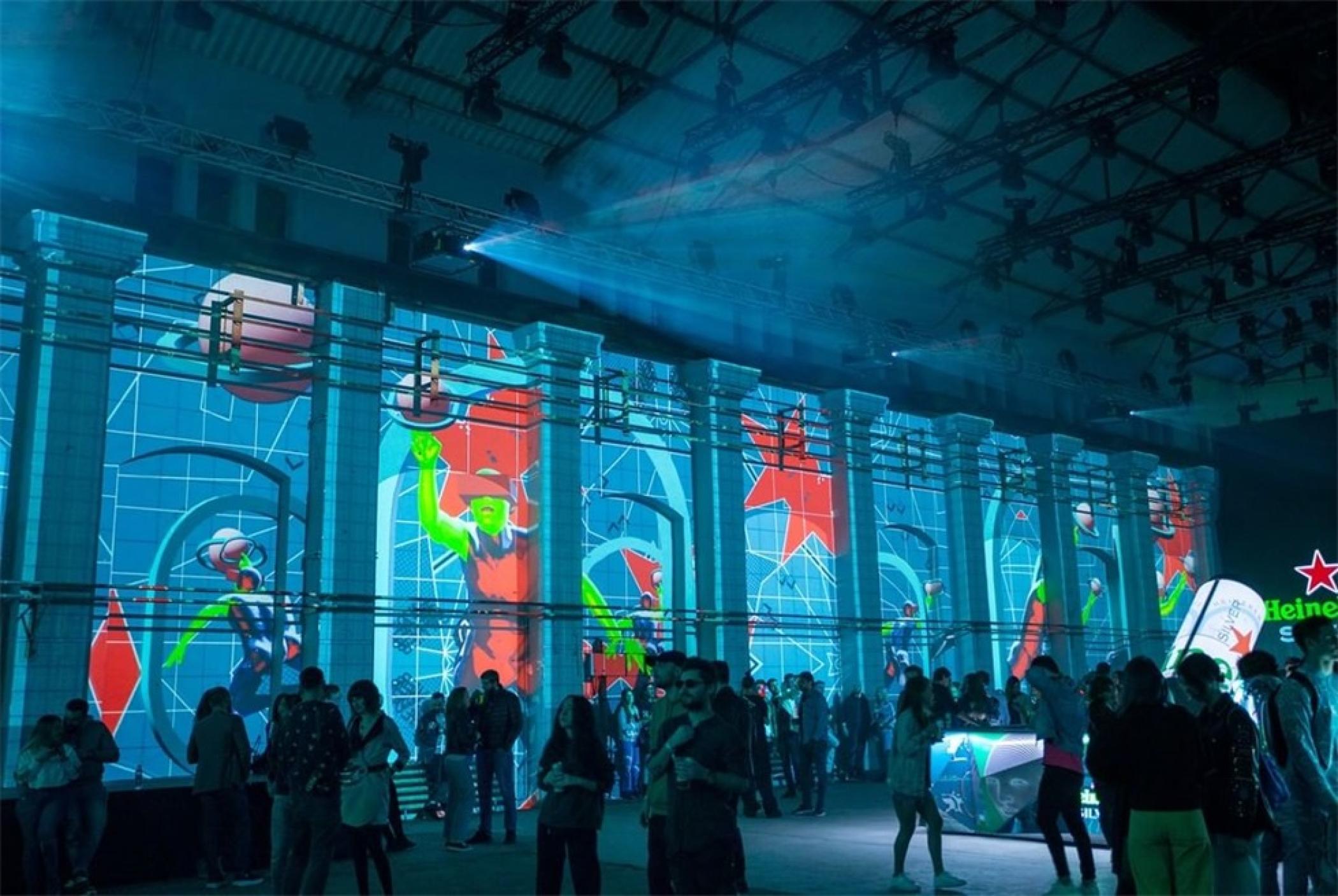 喜力星银啤酒罗马尼亚发布会活动策划现场竟是一个酒吧，帅呆了