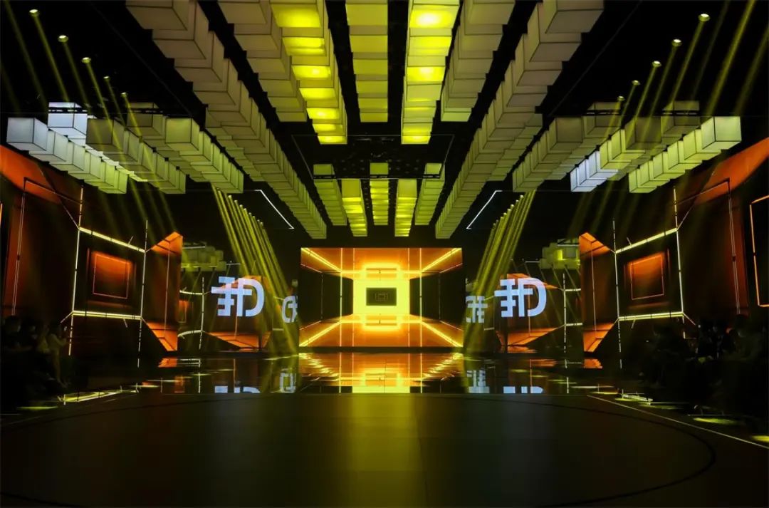 “自我而始”大众ID.4中国发布会活动策划了一场2000无人机的特技表演