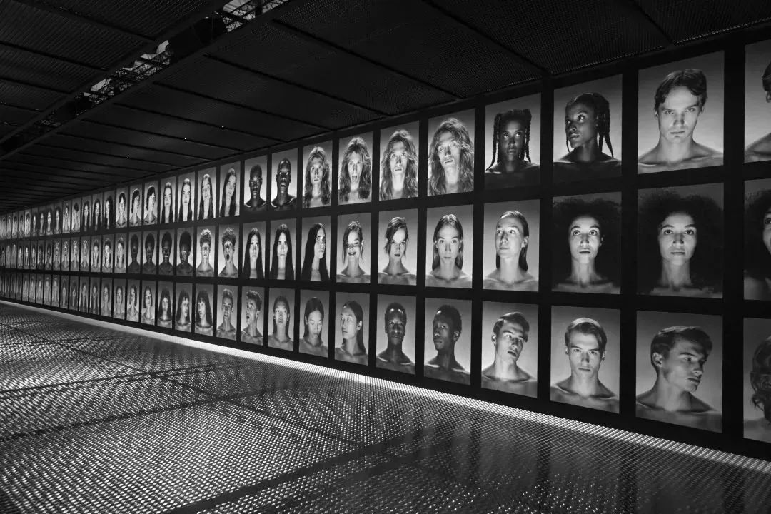 主题为「Twinsburg」GUCCI 2023春夏系列发布会活动策划太震撼了