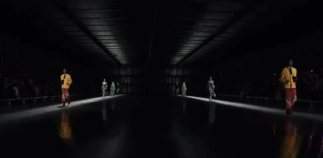 主题为「Twinsburg」GUCCI 2023春夏系列发布会活动策划太震撼了