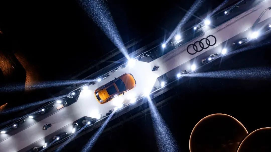 奥迪Q8无边天际T台秀活动策划成功的刷屏了社交平台