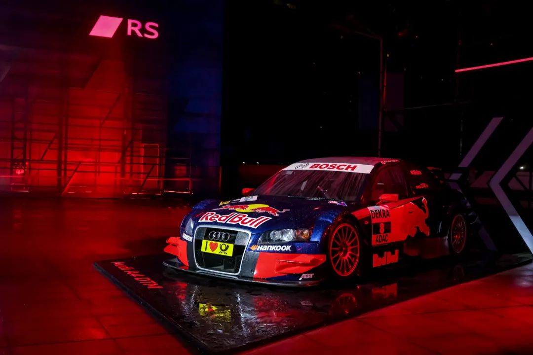 奥迪RS燃擎之夜活动策划了空间、时间、赛道街道、燃油电动四重折叠