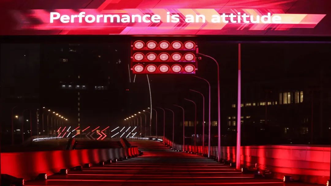 奥迪RS燃擎之夜活动策划了空间、时间、赛道街道、燃油电动四重折叠