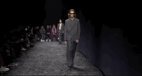 杰尼亚2023冬季时装秀活动策划的黑箱和蒙太奇手法太炫酷了