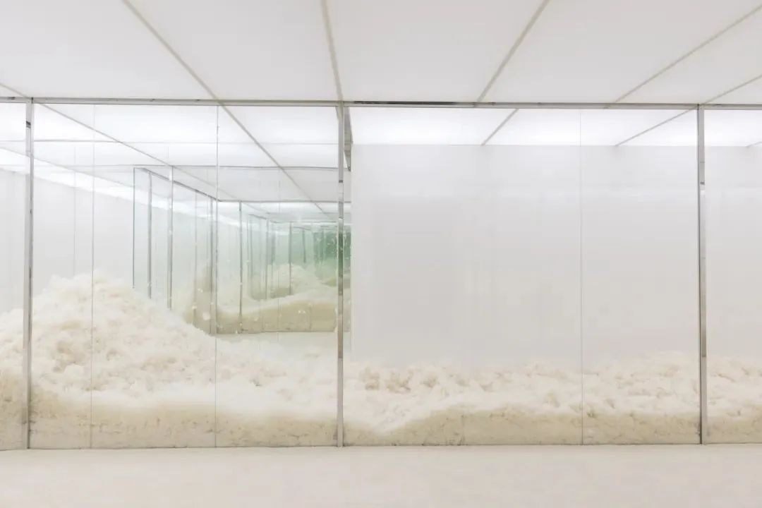 杰尼亚2023冬季时装秀活动策划的黑箱和蒙太奇手法太炫酷了