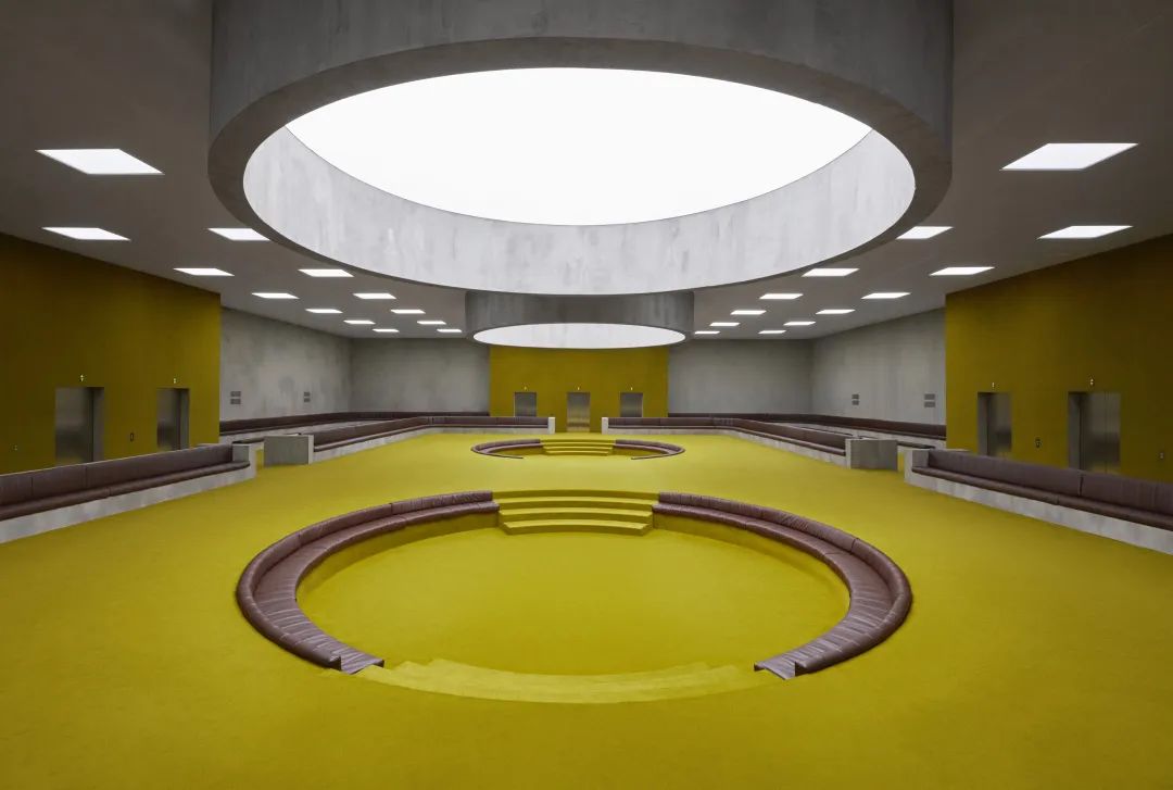 Gucci 2023秋冬女装系列发布会活动策划竟选在电梯里走秀，另类！