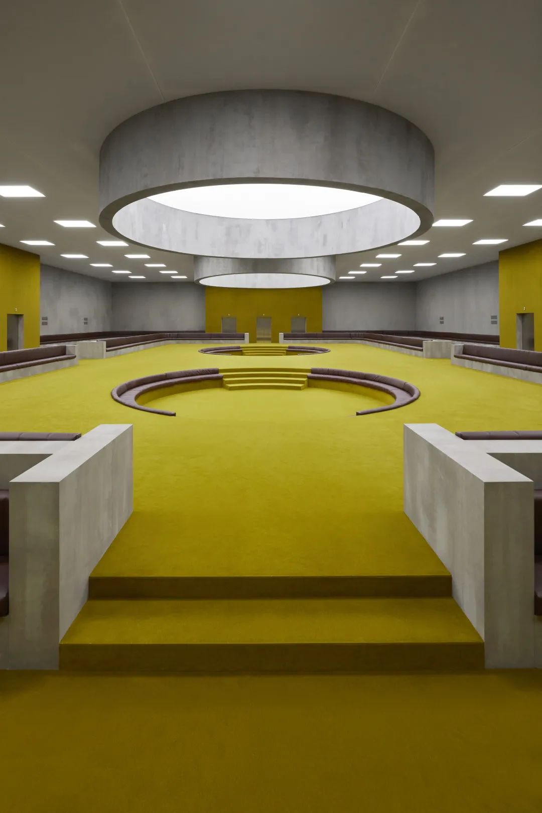 Gucci 2023秋冬女装系列发布会活动策划竟选在电梯里走秀，另类！