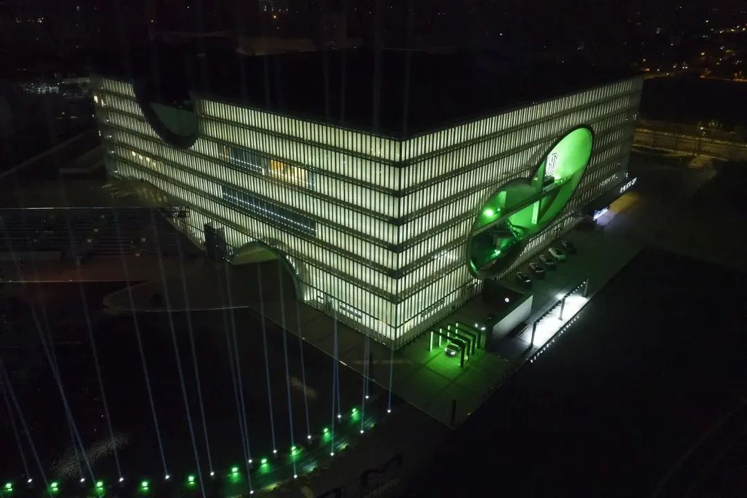 如7而致MG7上市发布会活动策划的水上“赛道”吊足了胃口，创意大胆