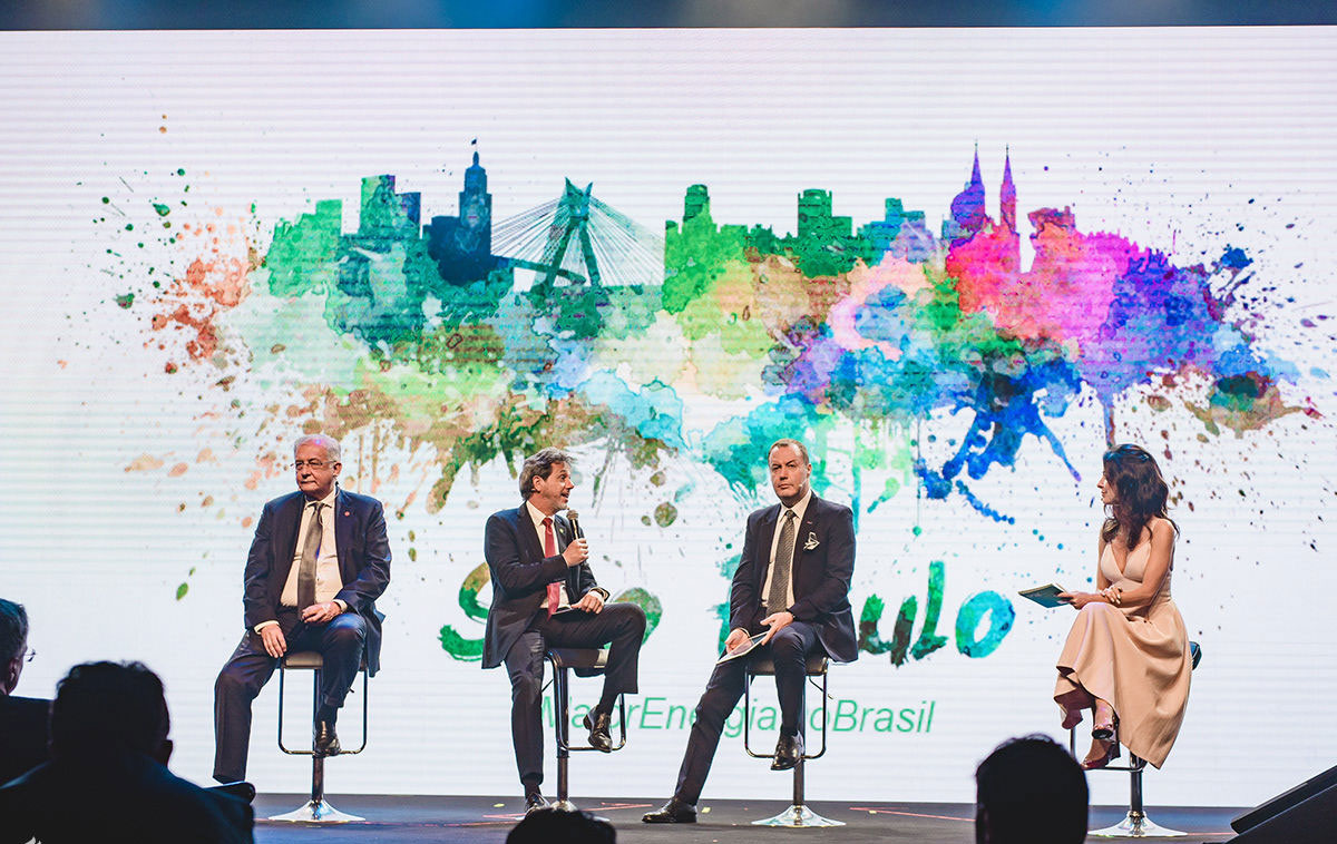 ENEL高峰论坛整体视觉效果动感和酷炫范十足