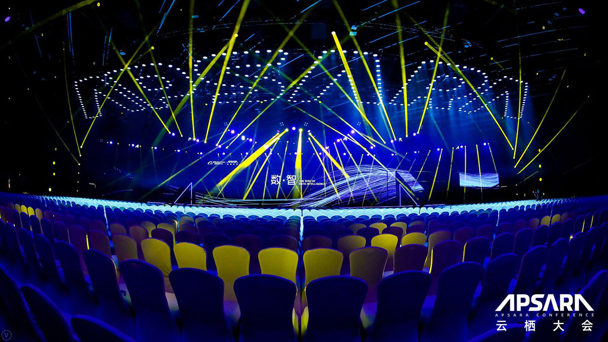 这场世界级的行业科技大会共计12万人次到场参会，再次刷新了记录