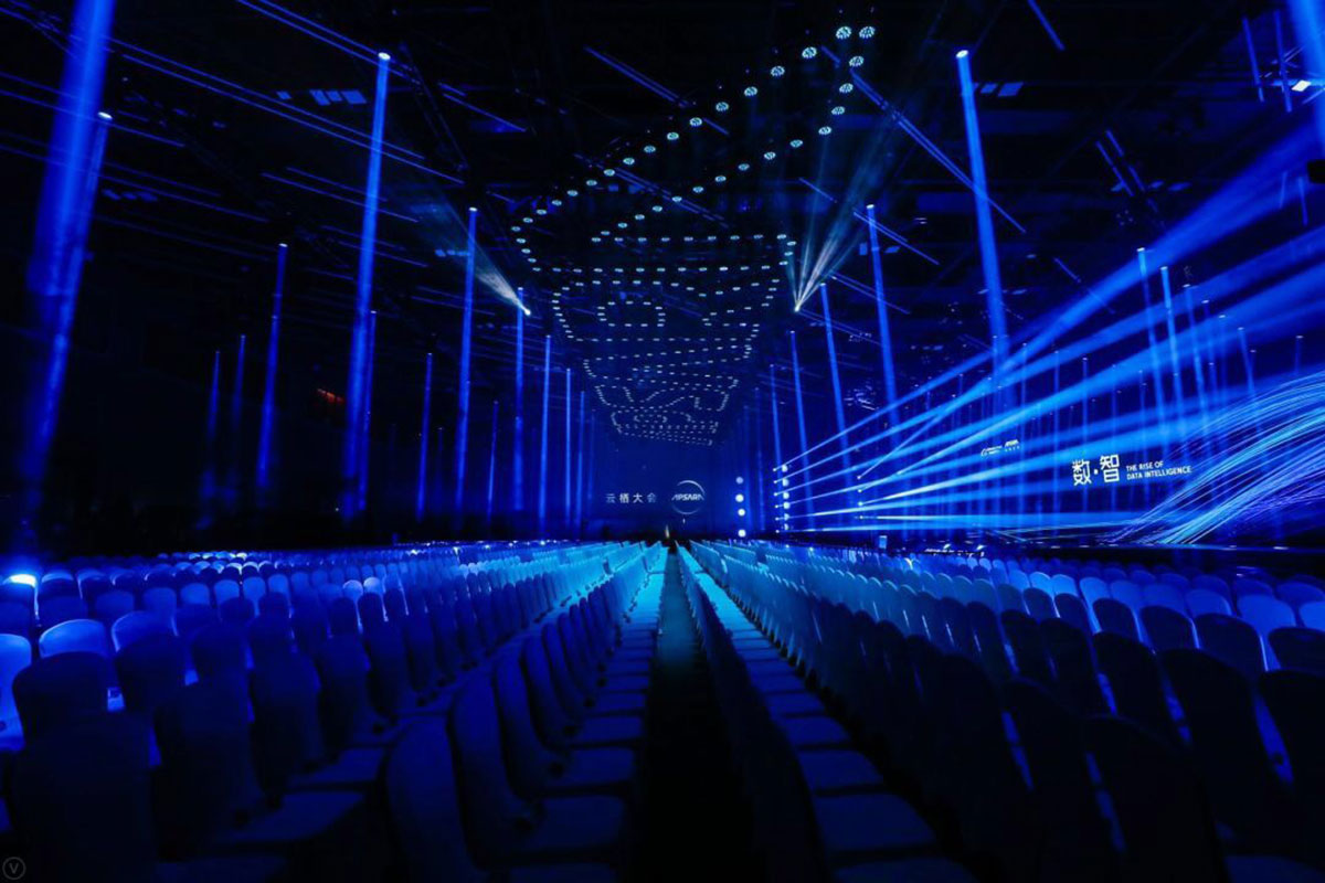 这场世界级的行业科技大会共计12万人次到场参会，再次刷新了记录