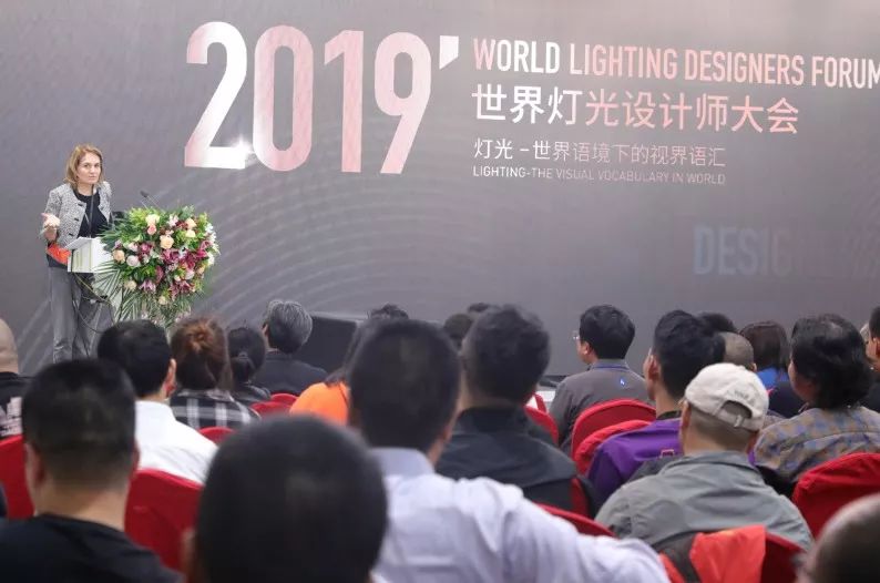 灯光设计师行业活动特邀希腊教授分享了舞台灯光与建筑照明