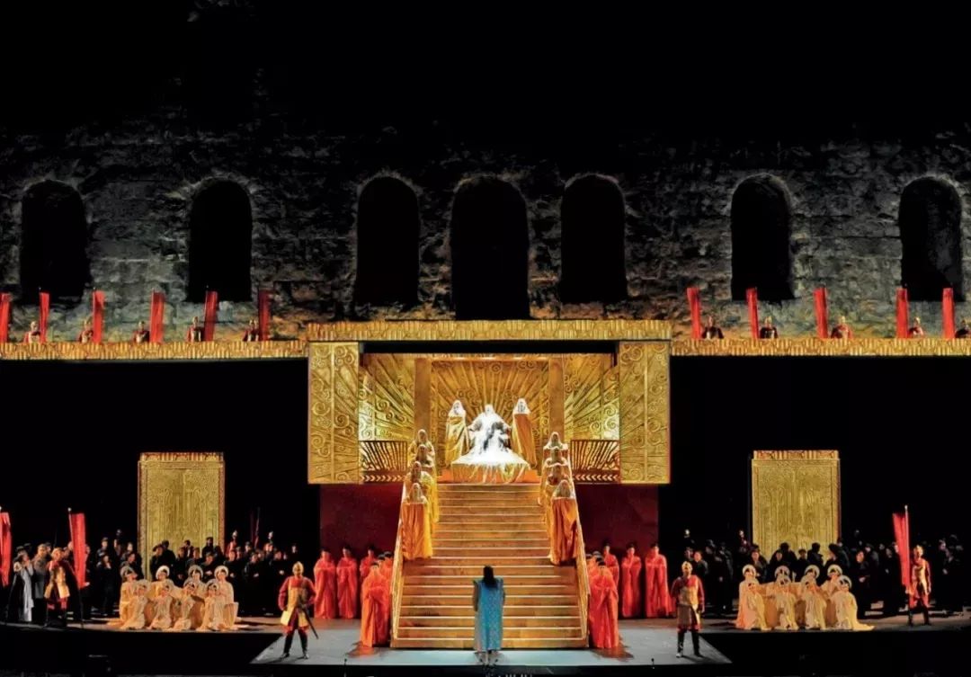 灯光设计师行业活动特邀希腊教授分享了舞台灯光与建筑照明