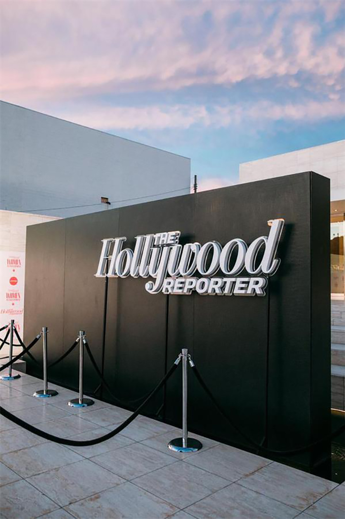 娱乐女性峰会活动现场人气爆满星光闪烁，还有美味香槟享用