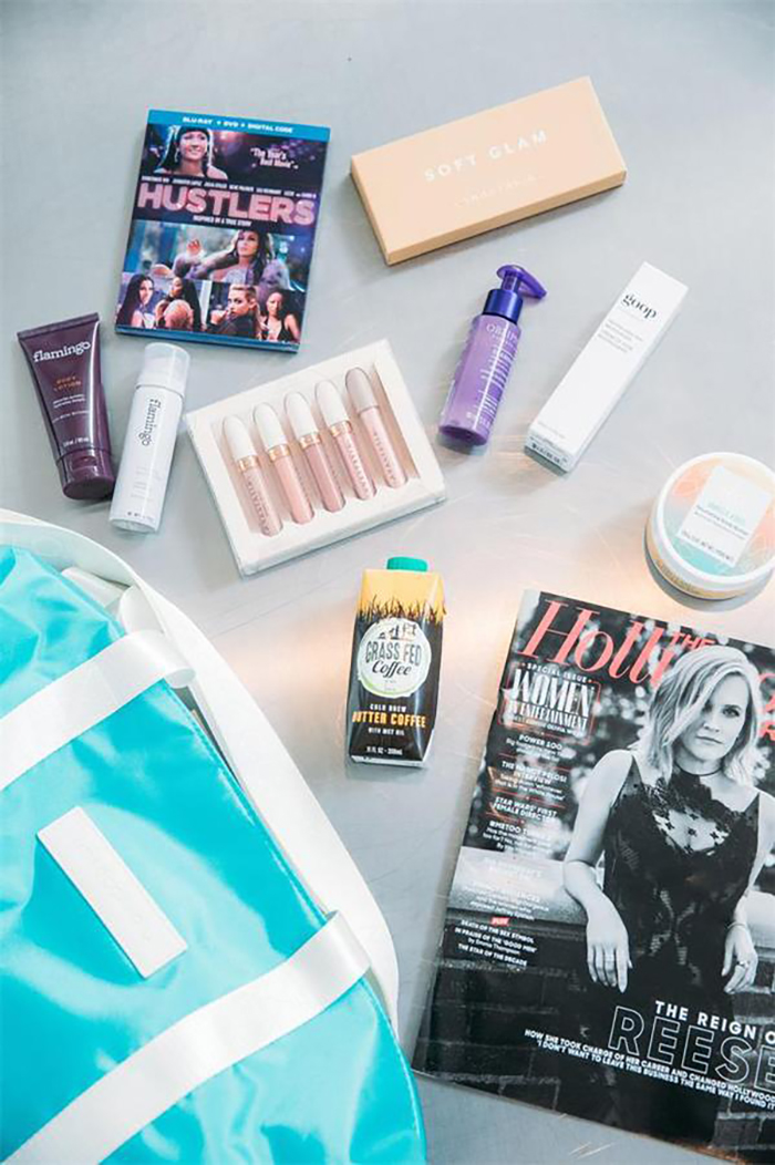 娱乐女性峰会活动现场人气爆满星光闪烁，还有美味香槟享用