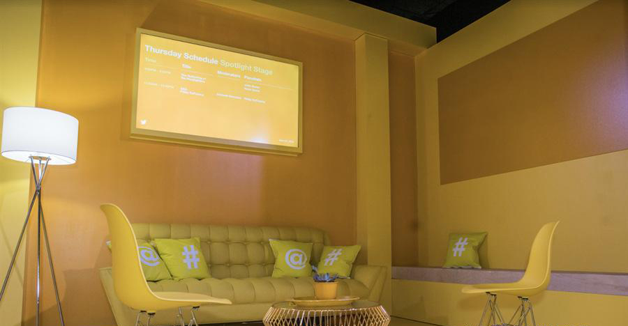 在线视频大会活动创造的沉浸在光和颜色的空间,使品牌体验更强了