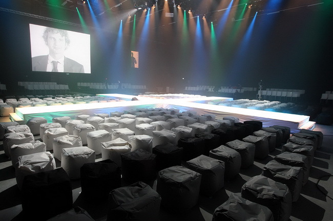 谁说猎头公司的活动策划很刻板严肃，TA家就是高端狂欢的代言人