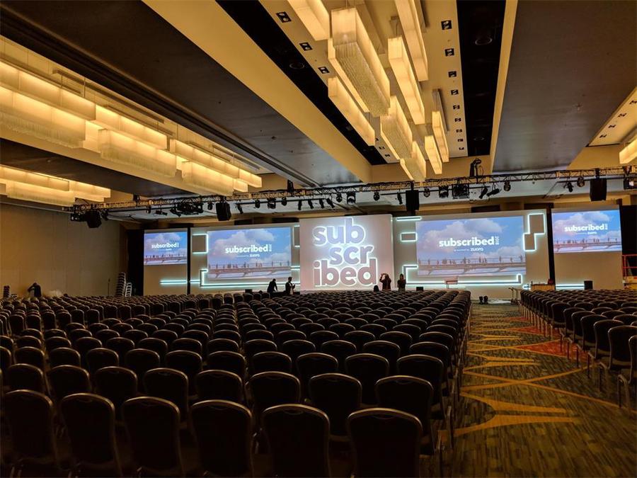 这家软件公司的订阅会议活动直接把企业剧院的场景搬上了舞台，牛！