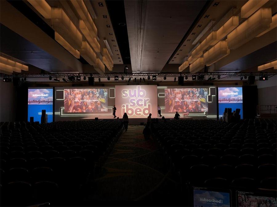 这家软件公司的订阅会议活动直接把企业剧院的场景搬上了舞台,牛!