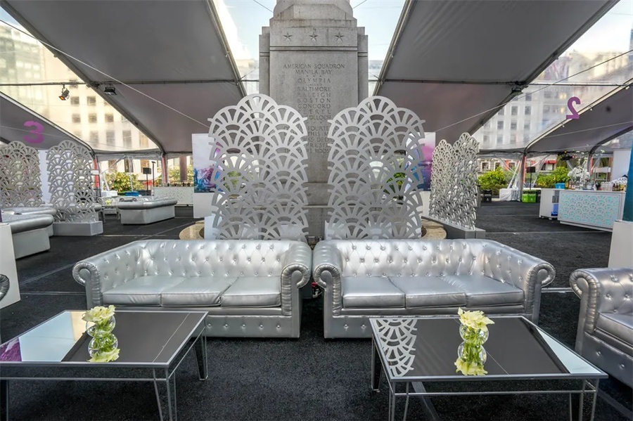 主办方在行业大会活动现场用棉花糖摆出公司名字,策划的甜点墙很是创意