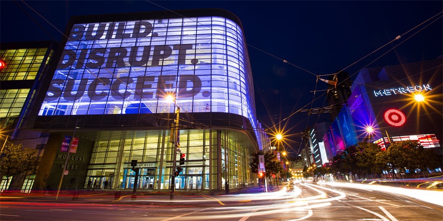 沉浸式环境的行业峰会活动策划点燃了现场，放眼未来瞬间燃爆