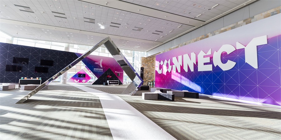 沉浸式环境的行业峰会活动策划点燃了现场，放眼未来瞬间燃爆