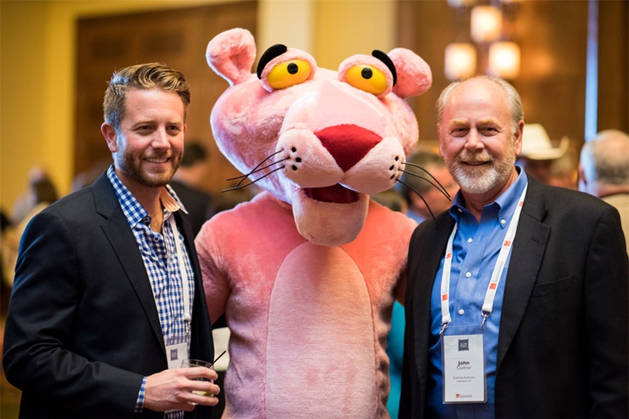 行业会议活动新增的休闲体验活动真有趣,斗牛士也上场啦!