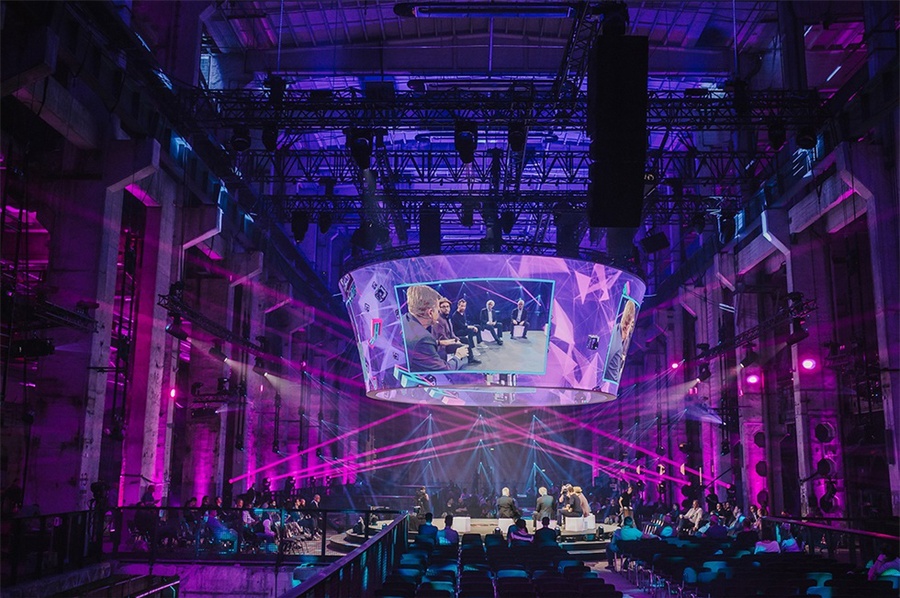 区块链峰会活动上除了360度活动体验，更大量使用了NFC通讯技术