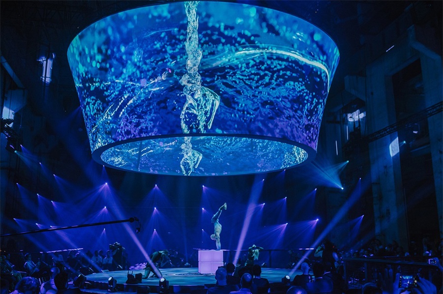 区块链峰会活动上除了360度活动体验，更大量使用了NFC通讯技术