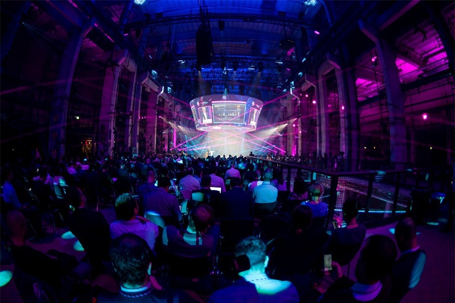 区块链峰会活动上除了360度活动体验，更大量使用了NFC通讯技术