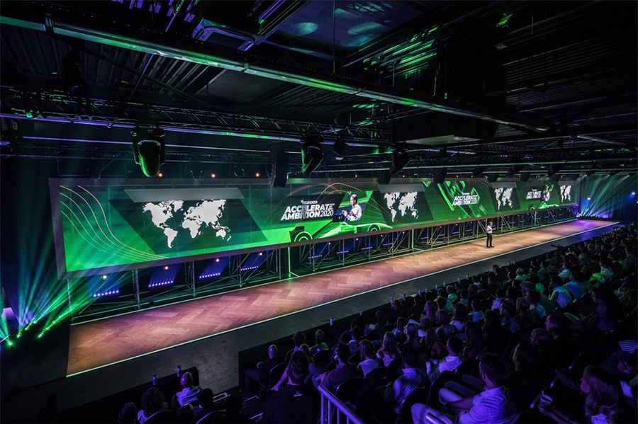 喜力商业周策划了一系列交流互动展览活动，炫酷派对活动更是嗨翻天