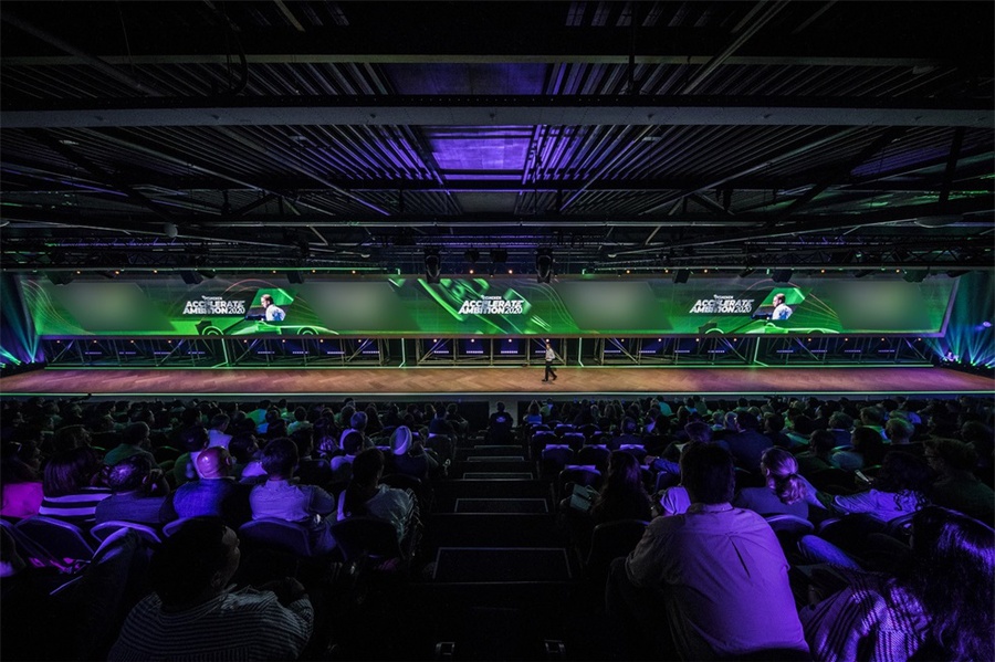 喜力商业周策划了一系列交流互动展览活动,炫酷派对活动更是嗨翻天