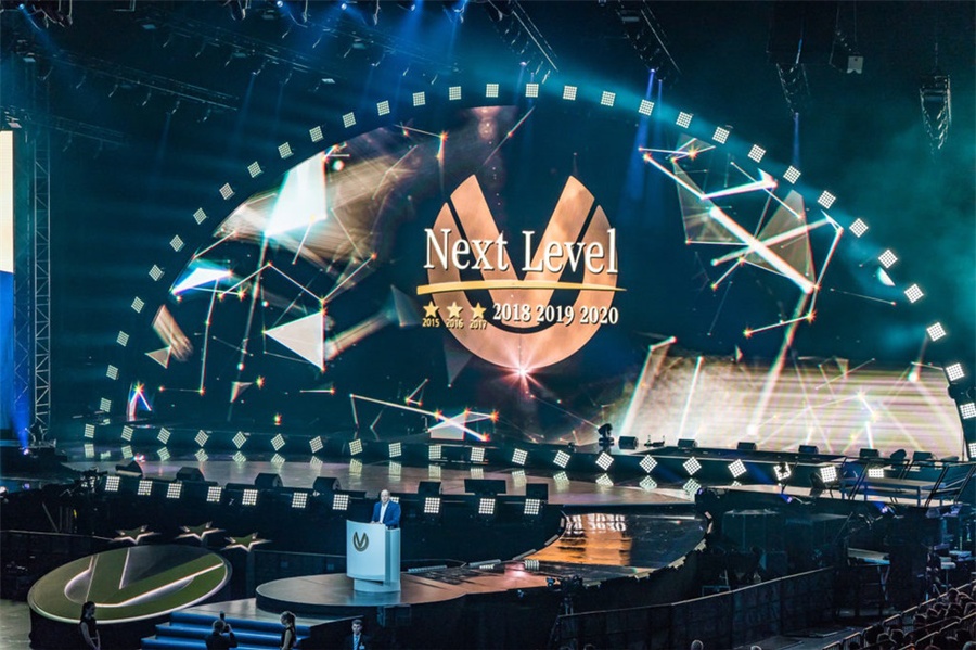 8.5小时的舞台转换时间就实现了一场惊人的品牌活动策划,牛啤!