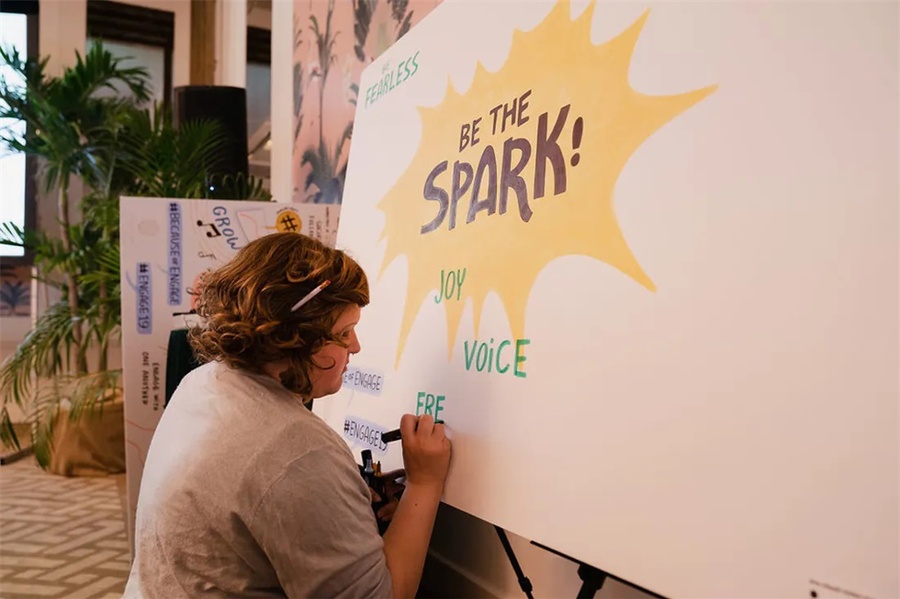 婚礼峰会活动策划的开场更像是庆典活动，满满的音乐娱乐