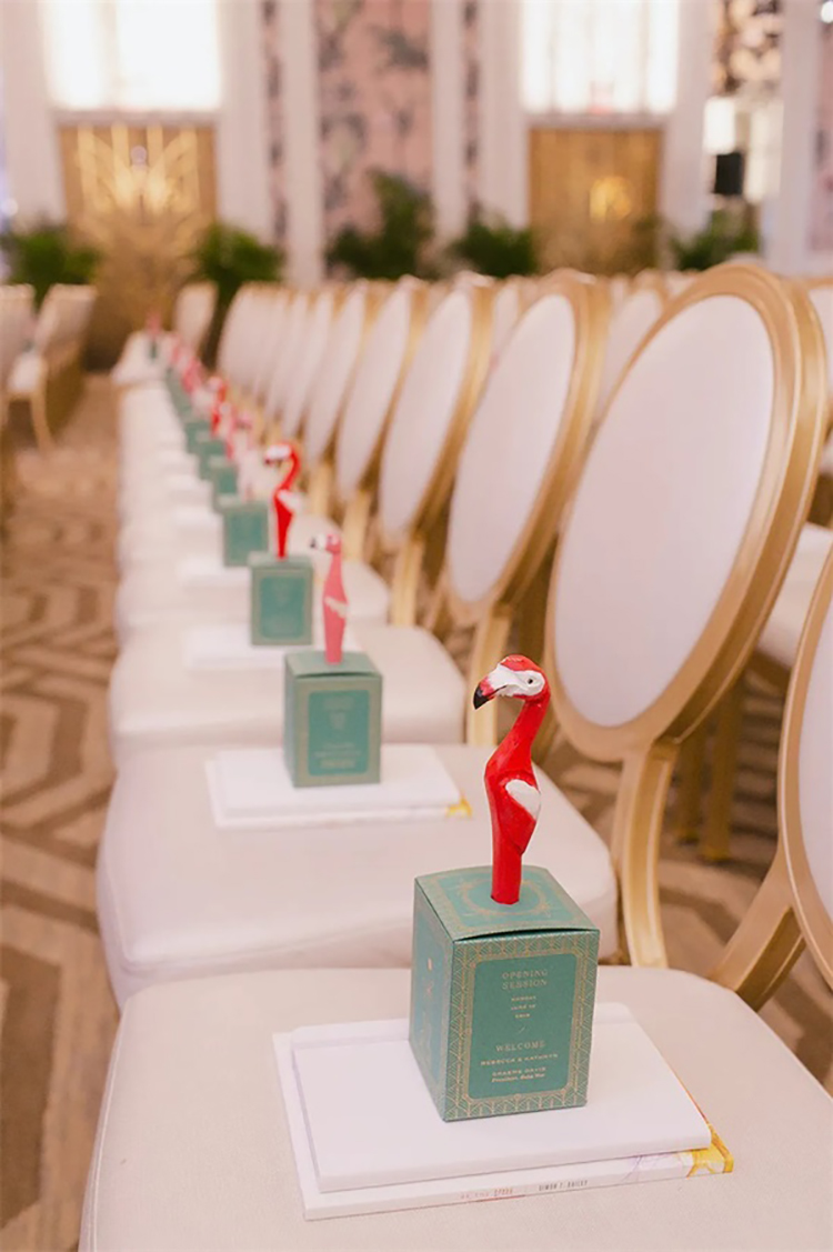 婚礼峰会活动策划的开场更像是庆典活动，满满的音乐娱乐