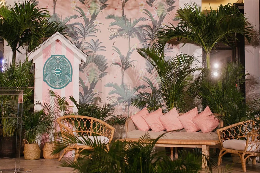 婚礼峰会活动策划的开场更像是庆典活动，满满的音乐娱乐