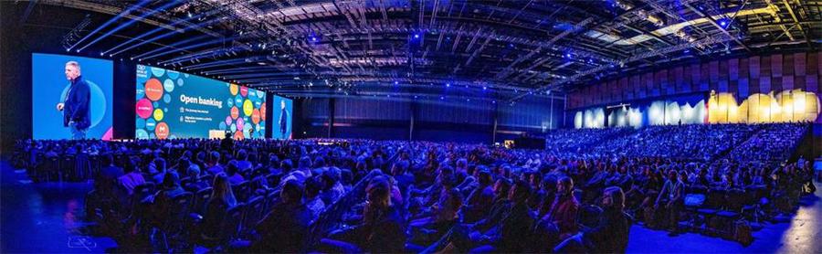 最美行业活动策划Xero大会，舞台上RGB灯珠视觉效果杠杠