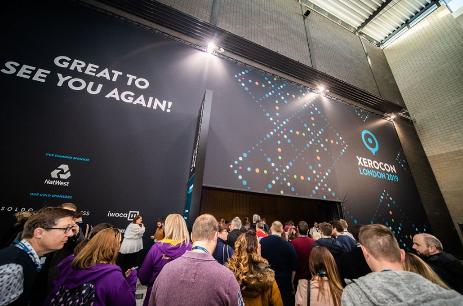 最美行业活动策划Xero大会，舞台上RGB灯珠视觉效果杠杠