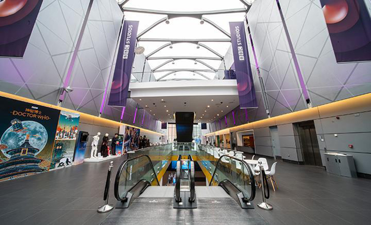 影视节目展示活动策划的7个6米高的屏幕魅力四射