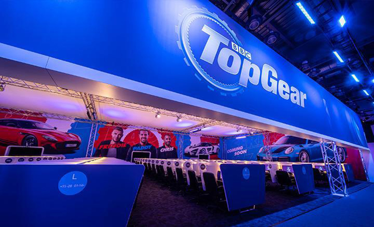 影视节目展示活动策划的7个6米高的屏幕魅力四射