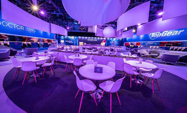 影视节目展示活动策划的7个6米高的屏幕魅力四射