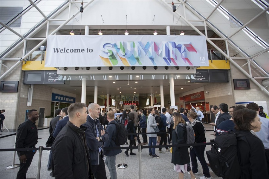 Adobe峰会活动策划的Adobe体验云和“水母”，效果很沉浸式