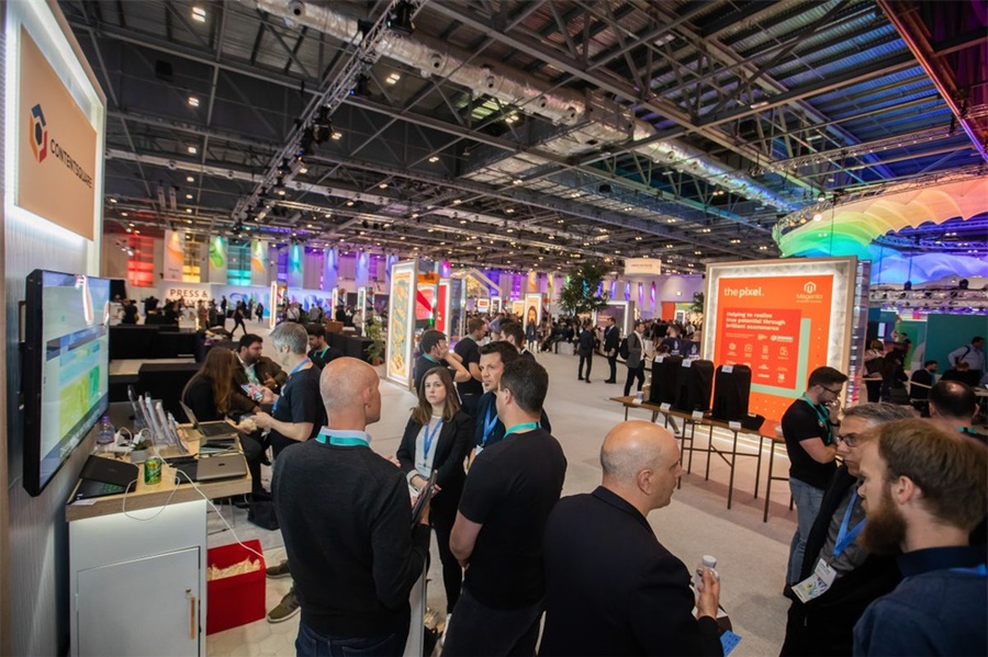 Adobe峰会活动策划的Adobe体验云和“水母”,效果很沉浸式