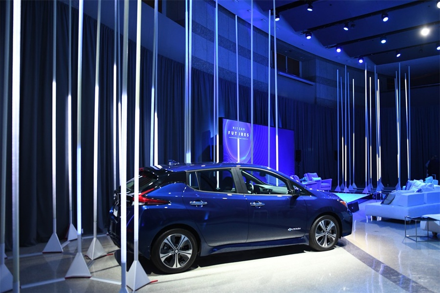 洛杉矶车展上，日产汽车发布会活动策划的LED照明系统很抢眼