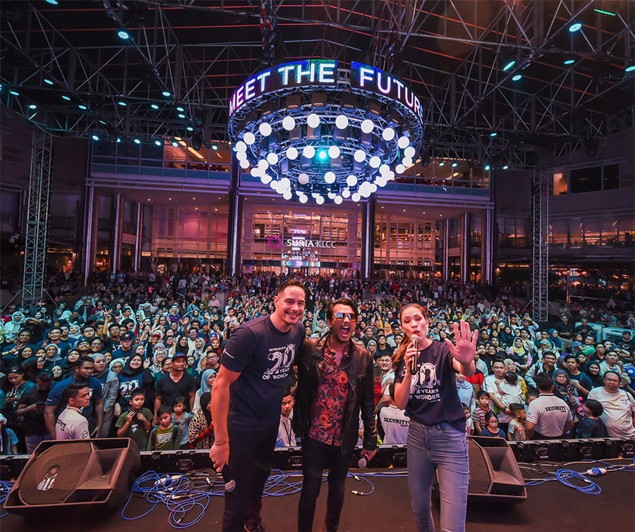 马来西亚国油科学节活动策划特邀的拟人机器人给活动润色不少