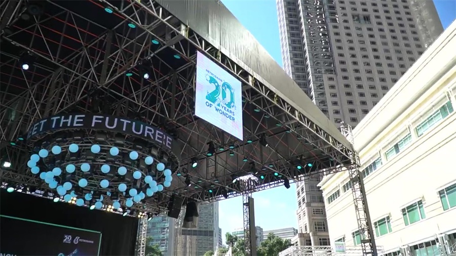 马来西亚国油科学节活动策划特邀的拟人机器人给活动润色不少