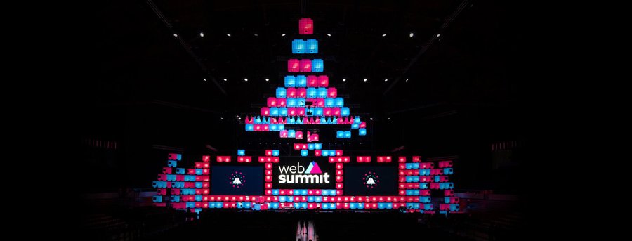 网络峰会活动策划的舞美再次刷新全球最佳会议技术，水箱运用亮点多