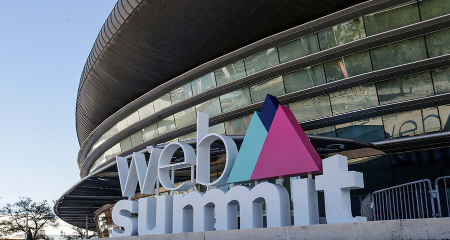 网络峰会活动策划的舞美再次刷新全球最佳会议技术,水箱运用亮点多